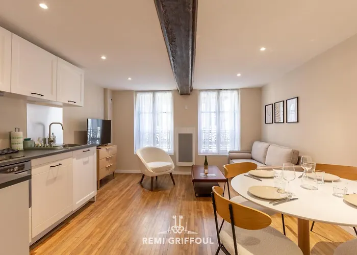 Le Bois Bleu 2nd Floor Elegance & Comfort In The Heart Of Apartamento