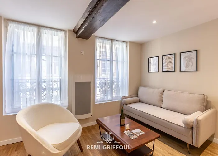 Apartamento Le Bois Bleu 2nd Floor Elegance & Comfort In The Heart Of