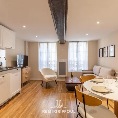 Le Bois Bleu - 2nd Floor - Center Apartment