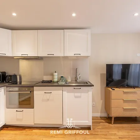 Le Bois Bleu 2nd Floor Elegance & Comfort In The Heart Of