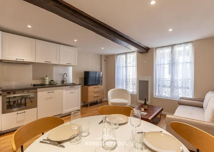 Le Bois Bleu 2nd Floor Elegance & Comfort In The Heart Of Апартаменты Онфлёр