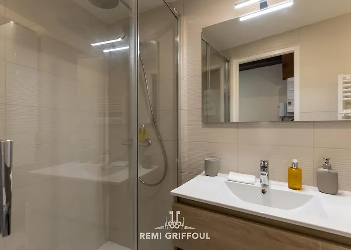 Le Bois Bleu 2nd Floor Elegance & Comfort In The Heart Of *